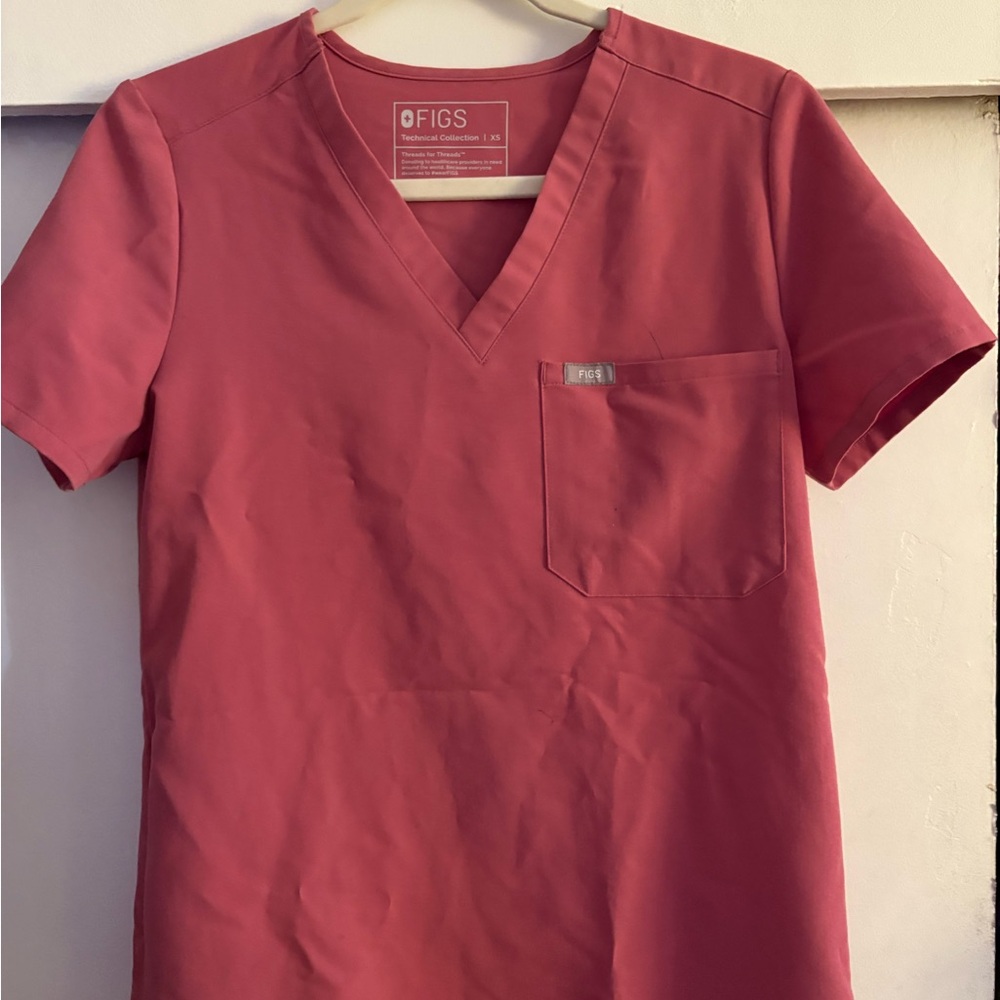 Figs Rose V-Neck Scrub Top and bottoms